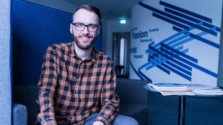 Florian Ringguth war einst FRILO-Nutzer und wechselte 2020 die Seiten. Im Interview gibt er Einblicke in seinen Werdegang und Arbeitsalltag.