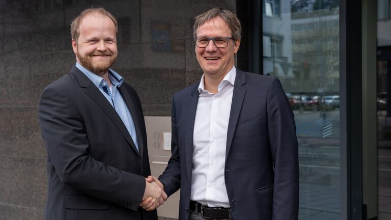 Der bisherige FRILO-CEO Markus Gallenberger (l.) und ALLPLAN-CEO Dr. Detlef Schneider (r.) zeigen Geschlossenheit nach der Fusion.