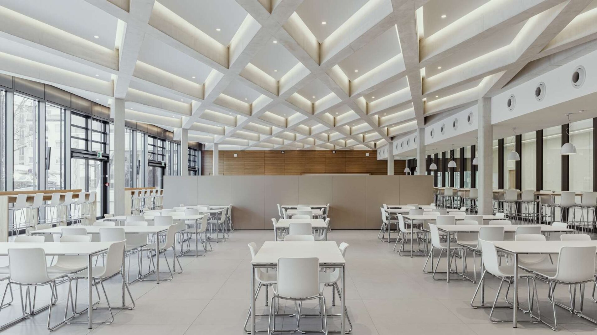 Die Casinodecke mit den fächerartigen Unterzügen (©Thilo Ross)